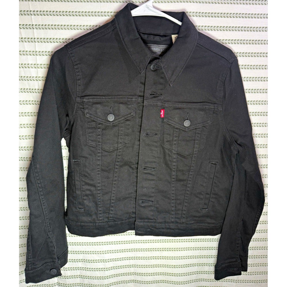 Levi's women's Black Jean Jacket Size M crop Fit Button Front Pockets